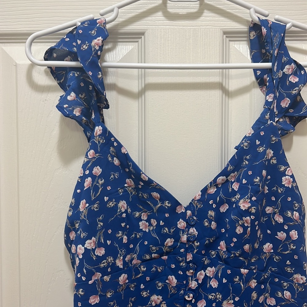 HELLO MOLLY maxi blue floral dress with slit in front. Size small. Brand new
